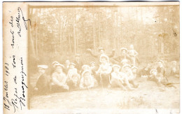 Carte Photo D'une Classe De Jeune Garcon Avec Leurs Professeur ( Des Bourguignon ) Dans Un Bois En 1903 - Anonymous Persons