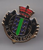 Pin's Blason Ecusson Ile D'Oléron En Charente Maritime Dpt 17 Réf 2126 - Ciudades