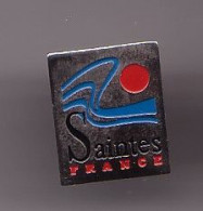 Pin's Saintes France En Charente Maritime Dpt 17 Réf 1079 - Ciudades