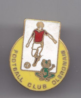 Pin's Football Club Oléronnais En Charente Maritime Dpt 17 Réf 4102 - Ciudades