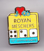 Pin's Royan Meschers 10ème Anniversaire En Charente Maritime Dpt 17 Dés à Jouer Coeur  Réf 5007 - Cities