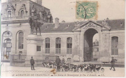 Chateau De Chantilly Chiens Prets A Chasser  1905 - Chantilly