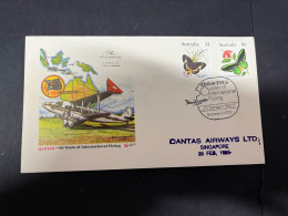 6-5-2024 (4 Z 20) Australia - QANTAS 50 Years Of International Flying (Qantas Singapore) 1985 (with Insert) - Flugzeuge