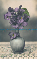 R028385 Old Postcard. Flowers In Vases. 1913 - World