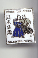 Pin's Nihon Taï Jitsu Charentes Poitou Réf 5788 - Andere & Zonder Classificatie