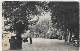 D 83.  CUERS..  PLACE CARNOT VOITURES - Cuers