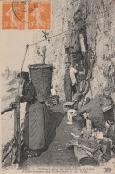 DIEPPE PECHEURS DANS LES GROTTES DE LA FALAISE 1923 TBE - Dieppe