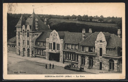 CPA Neris-les-Bains, La Gare, Le Bâtiment De La Gare Avec LKW  - Neris Les Bains