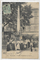 D 83.  DRAGUIGNAN.  LA FONTAINE PYRAMIDALE DU MARCHE. CARTE ECRITE BIEN ANIMEE - Draguignan