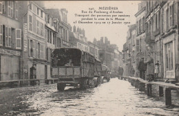 MEZIERES RUE DU FAUBOURG D'ARCHES TRANSPORT PAR CAMIONS PENDANT LA CRUE DE LA MEUSE DU 25 DECEMBRE AU 17 JANVIER 1920 TB - Otros & Sin Clasificación