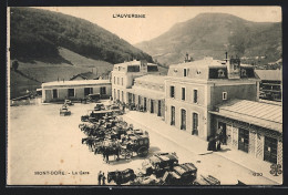 CPA Mont-Dore, La Gare, Attelages Vor Dem La Gare  - Le Mont Dore