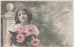 FANTAISIE, JOYEUX ANNIVERSAIRE, JEUNE FILLE BOUQUET DE ROSES COULEUR REF 16063 - Cumpleaños