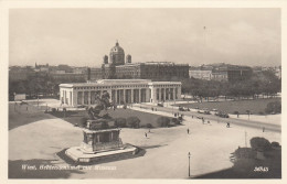 Wien, Heldendenkmal Mit Museum Ngl #E1670 - Altri & Non Classificati