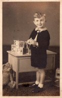 Kleiner Junge Mit Teddy 8,5 X 14 Und Spielzeug - Anonieme Personen