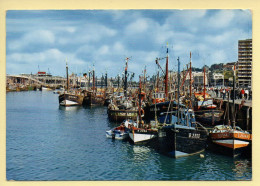 62. BOULOGNE-SUR-MER – Le Port De Pêche Et Le Ferry (animée) (voir Scan Recto/verso) - Boulogne Sur Mer