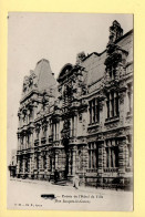 62. ARRAS – Entrée De L'Hôtel De Ville – Rue Jacques-le-Caron (animée) (voir Scan Recto/verso) - Arras