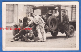 CPA Photo - Beau Portrait Soldat & Camion Militaire à Identifier - 22e Régiment ( Sur Calot ) - Vers 1930 - Truck Roue - Autres & Non Classés