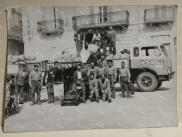 Italia Foto PALELLA Ginosa. Carovana Facchini "Italia" Di GINOSA (Taranto). 14 Giugno 1962. Camion PASTA DIVELLA - Europe