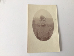 Carte Postale Ancienne Photographie Médaillon Militaire (info Au Verso) - Personnages
