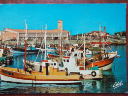 17 - ILE D'OLÉRON - LA COTINIÈRE - Le Port, La Halle Aux Poissons. (la Criée / Bâteaux De Pêche) - Ile D'Oléron