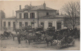 22 DINAN  La Gare (très Animée) - Gares - Sans Trains