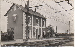 36 CELON  La Gare - Bahnhöfe Ohne Züge