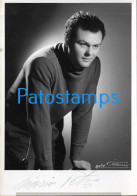 228295 ARTIST MARIO FETZ SINGER CANTANTE AUTOGRAPH 12.5 X 17.5 CM PHOTO NO POSTCARD - Altri & Non Classificati