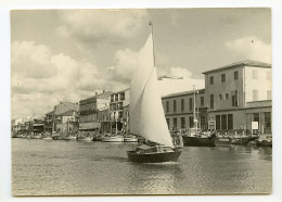 AIGUES-MORTES - Sortie D'un Voilier - Aigues-Mortes