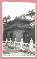 CHINA - Photo - Meili Photographic Studio - PEKING - TEMPLE OF CONFUCIUS - MONUMENT TOWER - 2 Scans - Chine