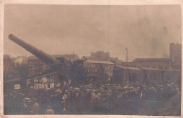 CARTE PHOTO RELATANT LA CAPTURE D'UNE GROSSE BERTHA PAR LA 4 Ième Armée Britannique 1918 - Material