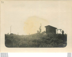 ARRAS ECLATEMENT D'UN 210 DERRIERE LE CHATEAU FACE A LA GARE 07/1915 PHOTO ORIGINALE 12 X 9 CM - Guerre, Militaire