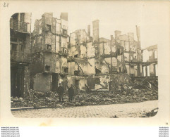 ARRAS COIN DE LA PLACE DE LA  GARE ET RUE GAMBETTA ON Y VOIT LES SALAMANDRES 09/1915 PHOTO ORIGINALE 12 X 9 CM - Guerre, Militaire