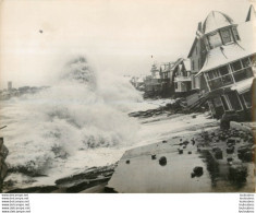 TEMPETE SUR L'ATLANTIQUE DEGATS SUR UNE PLAGE AMERICAINE  PHOTO  KEYSTONE 24X18 CM - Altri & Non Classificati