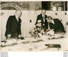 MME ROOSEVELT MAMAN DU PRESIDENT DES ETATS UNIS  RECU A PARIS  PAR LE MINISTRE GEORGES BONNET PHOTO KEYSTONE 24X18 CM - Célébrités