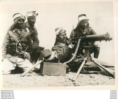 LES TROUPES EGYPTIENNES MANOEUVRENT AU SOUDAN  PHOTO KEYSTONE FORMAT 24 X 18 CM   REF 2 - War, Military