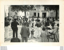 LES ABRETS ISERE LA FANFARE FETE COMMUNALE 1967  PHOTO ORIGINALE FAURE 12 X 8 CM M4 - Places