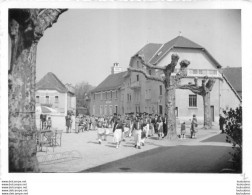 LES ABRETS ISERE LA FANFARE FETE COMMUNALE 1967  PHOTO ORIGINALE FAURE 12 X 8 CM M10 - Places