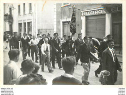 LES ABRETS ISERE LA FANFARE FETE COMMUNALE 1967  PHOTO ORIGINALE FAURE 12 X 8 CM J2 - Places