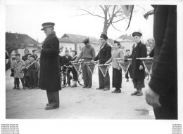 LES ABRETS ISERE LA FANFARE FETE COMMUNALE 1967  PHOTO ORIGINALE FAURE 12 X 8 CM J19 - Places