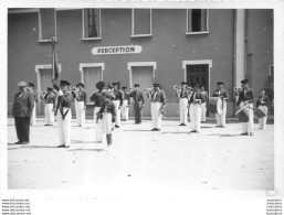 LES ABRETS ISERE LA FANFARE FETE COMMUNALE 1967  PHOTO ORIGINALE FAURE 12 X 8 CM B15 - Places