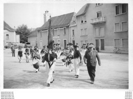 LES ABRETS ISERE LA FANFARE FETE COMMUNALE 1967  PHOTO ORIGINALE FAURE 12 X 8 CM J15 - Places