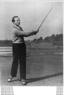 LE ROI DES BELGES A LONDRES FAIT UNE PARTIE DE GOLF  PHOTO KEYSTONE FORMAT 24 X 18 CM - Célébrités