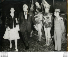 LA PRINCESSE MARGARET AU CIRQUE  SMART A LONDRES AVEC BILLY SMART 11/1962  PHOTO KEYSTONE FORMAT 24 X 18 CM - Famous People