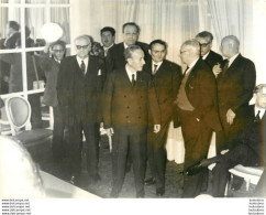 JURY DU GONCOURT 1963  PHOTO KEYSTONE 24 X 18 CM - Sonstige & Ohne Zuordnung