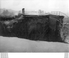 ITALIE CATASTROPHE 09/1965 QUI A FAIT 51 MORTS PONT EFFONDRE SUR LA ROUTE DE FLAMINA   PHOTO KEYSTONE 24X18 CM - Lugares