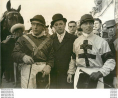 HIPPISME NEWSTAR REMPORTE LE PRIX D'AMERIQUE 1962 LE DRIVER DE LA GAGNANTE  PHOTO KEYSTONE FORMAT 24 X 18 CM - Sporten