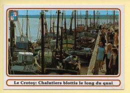 80. LE CROTOY – Chalutiers Blottis Le Long Du Quai – Blason (animée)(voir Scan Recto/verso) - Le Crotoy