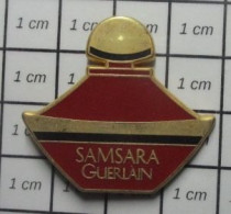 1818A Pin's Pins / Beau Et Rare / PARFUMS / GRAND PIN'S FLACON PARFUM SAMSARA GUERLAIN - Profumi