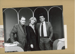 PHOTO ORIGINALE TELEVISION . CAROLE CHARRIER . HENRI KUBNICK   Et LOUIS BOZON  Dans " Réponse à Tout " - Persone Identificate