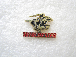 PIN'S   LOGO   WINCHESTER     CARABINES  FUSILS - Sonstige & Ohne Zuordnung